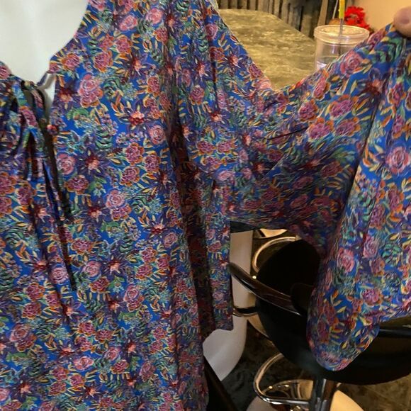 Rose + Olive boho pastel flowers top with ballon sleeves Sz M - Picture 11 of 13